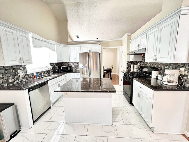 Building Photo - 4710 Cambridge Park Ct NW