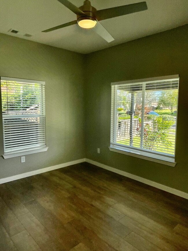 Building Photo - Completely Renovated