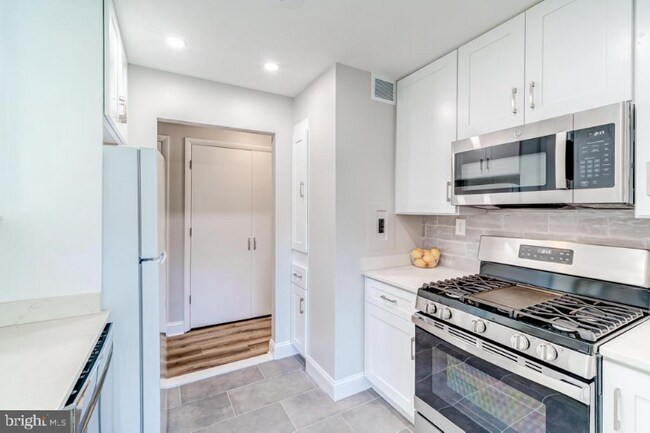 Building Photo - 600 Roosevelt Blvd