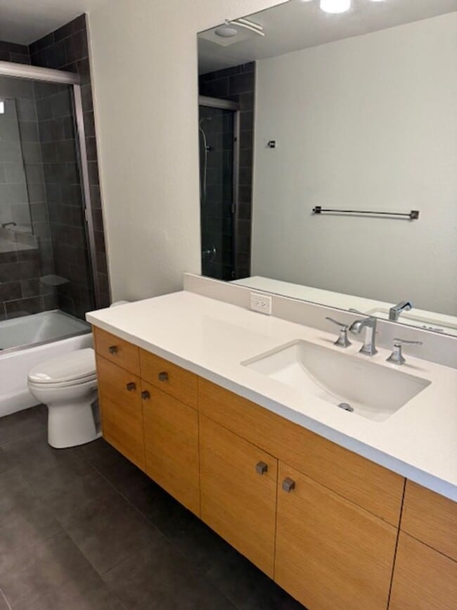 Building Photo - Steps from Alamitos Beach! Modern 1 bed 1 ...