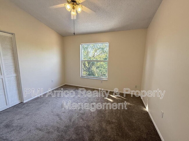 Building Photo - 12653 Longcrest Dr