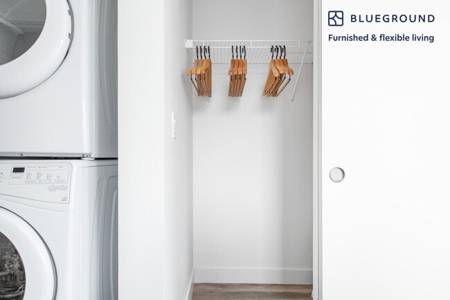 Building Photo - 120 10th Ave E