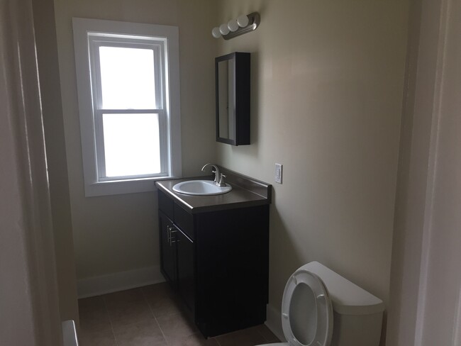 Building Photo - 721 E Center St