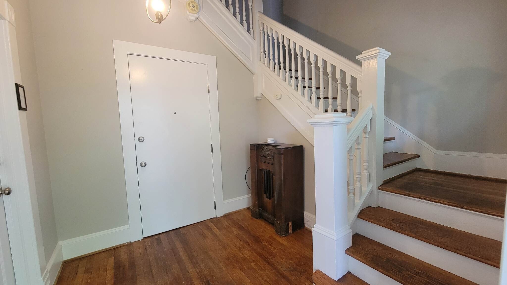 Entry Way - 511 Cleveland St