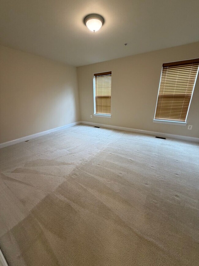 Building Photo - 908 Orchard Ridge Dr
