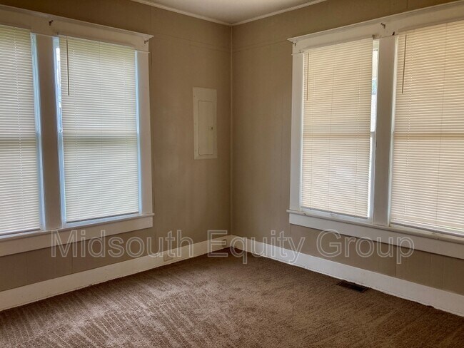 Building Photo - 538 Tucker St