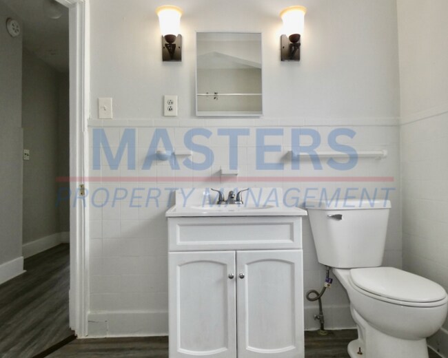 Building Photo - 3 Bedroom 1.5 Bathroom House