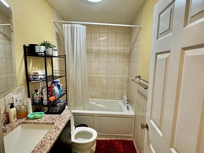 Building Photo - 205 Ferry St