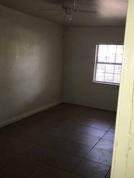 Building Photo - 4003 Colonial Sun Dr