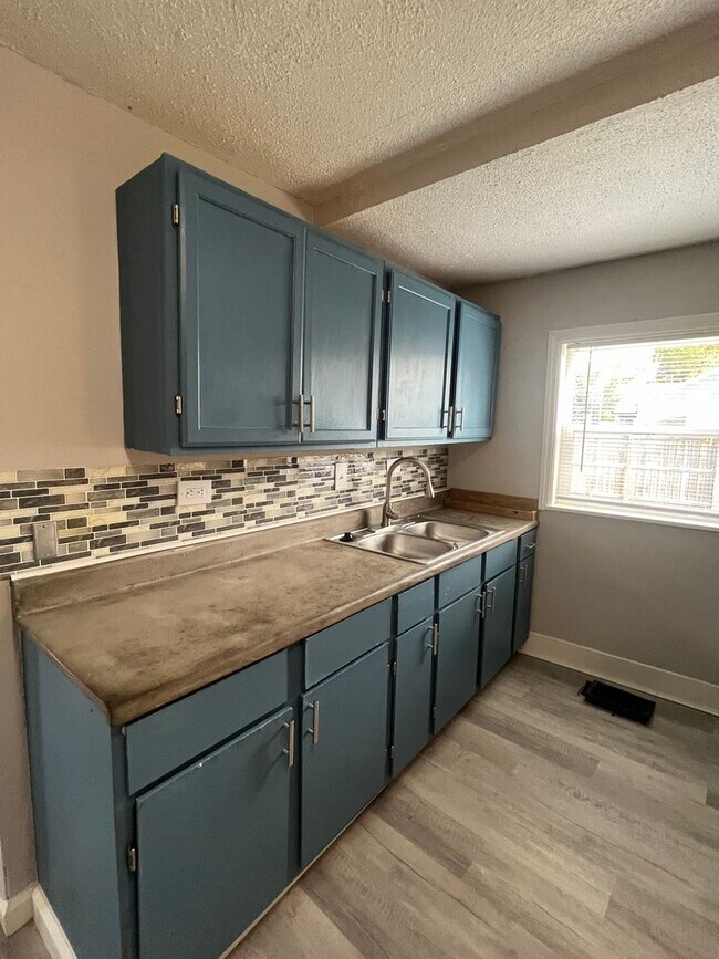 Building Photo - 278 Hosack St