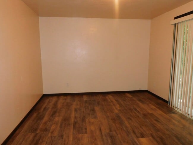 Building Photo - Beautiful 3 bedroom 2 bath Single Family H...