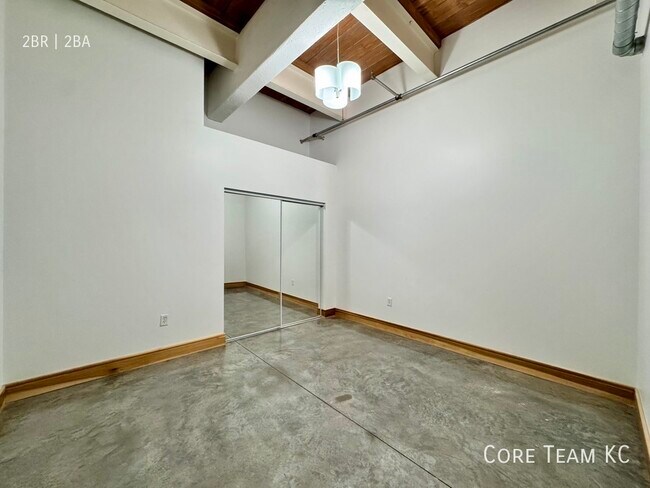 Building Photo - 382 W 22nd St