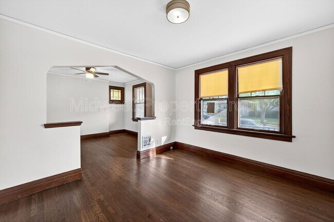 Building Photo - 5324 Nagel Ave