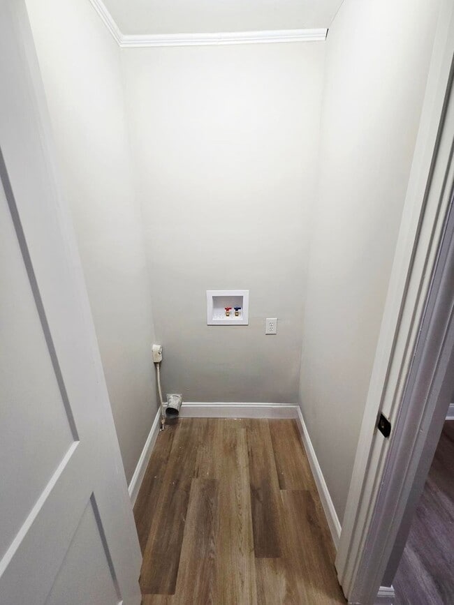 Building Photo - Newly Renovated Rental Available in Burlin...