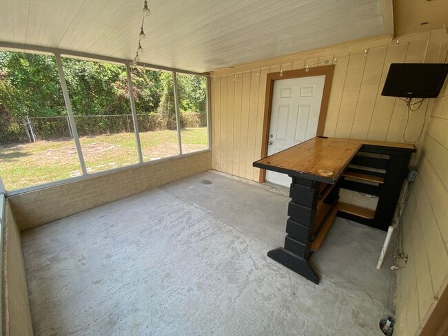 Building Photo - 4581 Praver Dr N