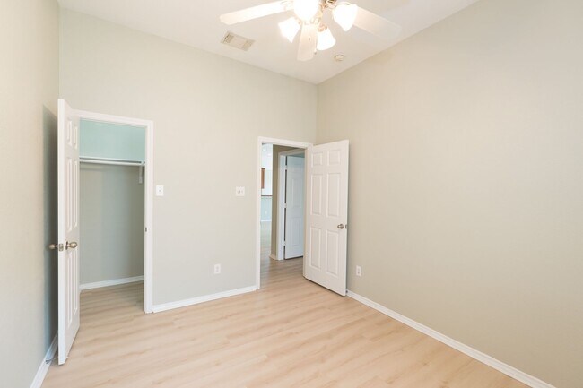 Building Photo - 11516 Sunny Creek Ln