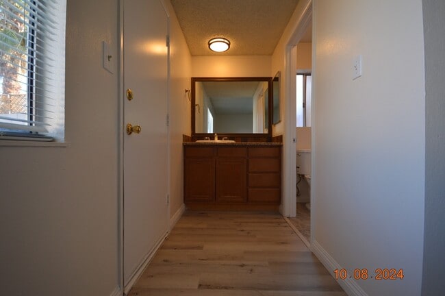 Building Photo - 4354 Thorndale Pl