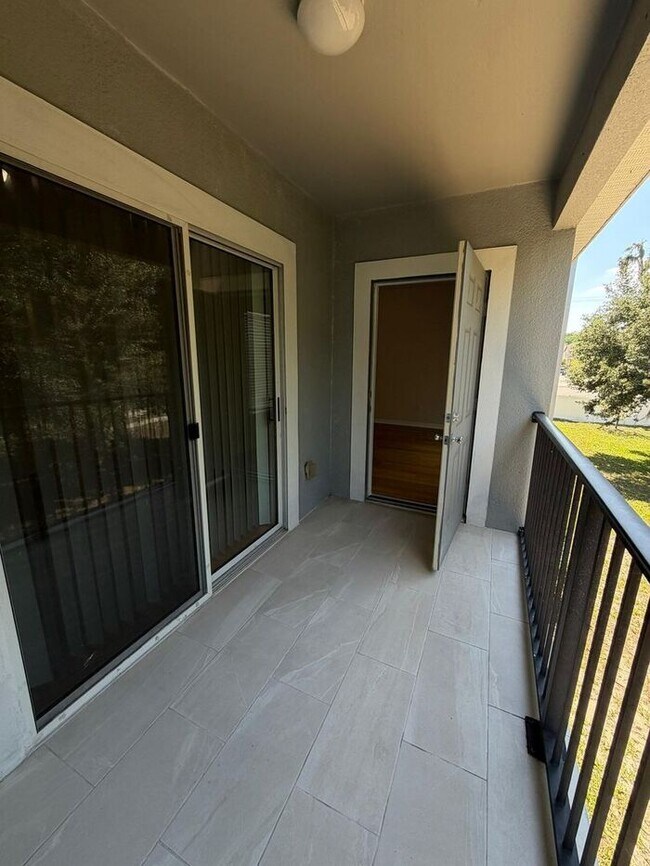 Building Photo - Beautifully Updated 3-Bedroom Townhouse in Kissimmee – Gated Community with Pool