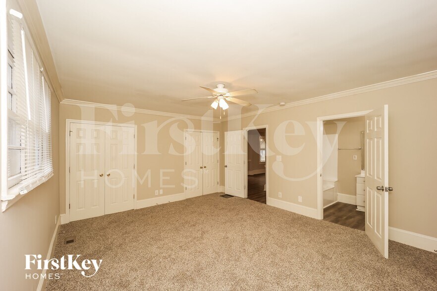 Building Photo - 1042 Victory Dr SW