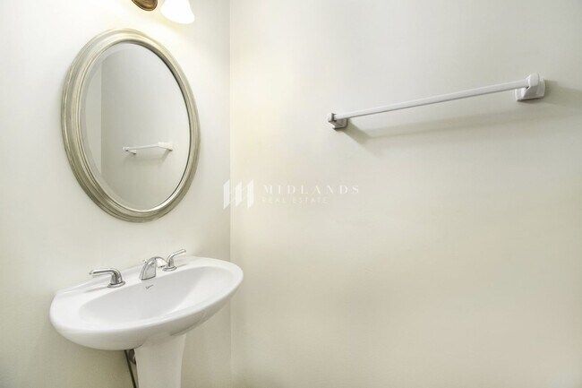 Building Photo - Luxury Duplex in Shadow View