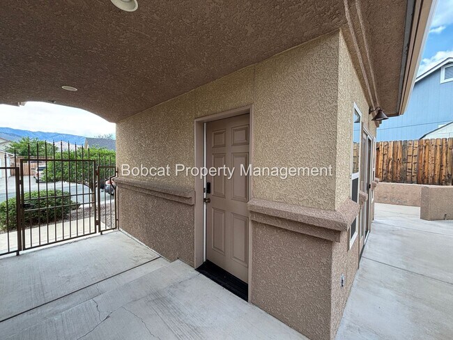 Building Photo - Golf Course Living with Mountain Views & Detached Casita