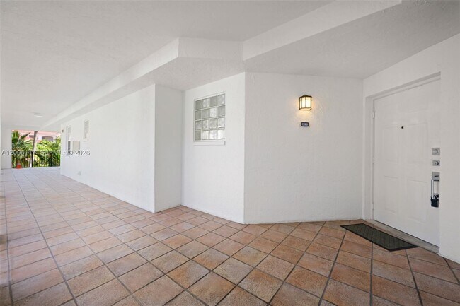 Building Photo - 3255 NE 184th St