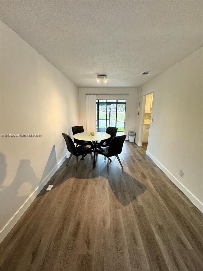 Building Photo - 4303 Inlet Cir