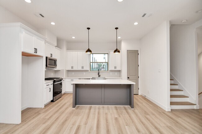 Building Photo - 2313 Eagle St