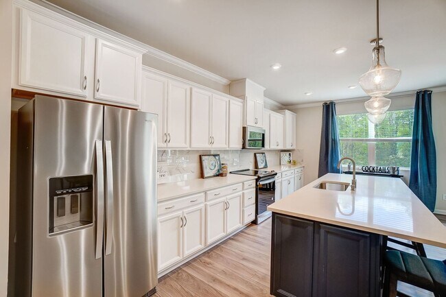 Building Photo - 16728 Summers Walk Blvd