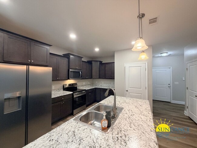 Building Photo - Gorgeous 4 Bedroom Home in Shiloh Place