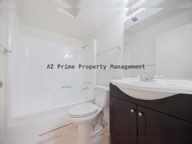 Building Photo - 8821 W Sahuaro Dr