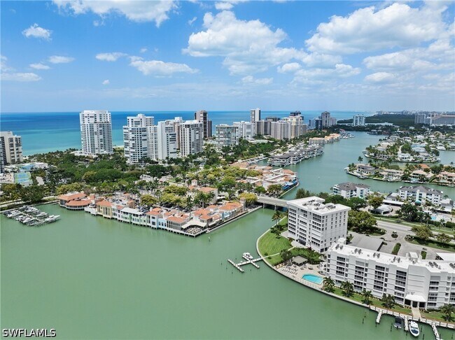 Building Photo - 250 Park Shore Dr