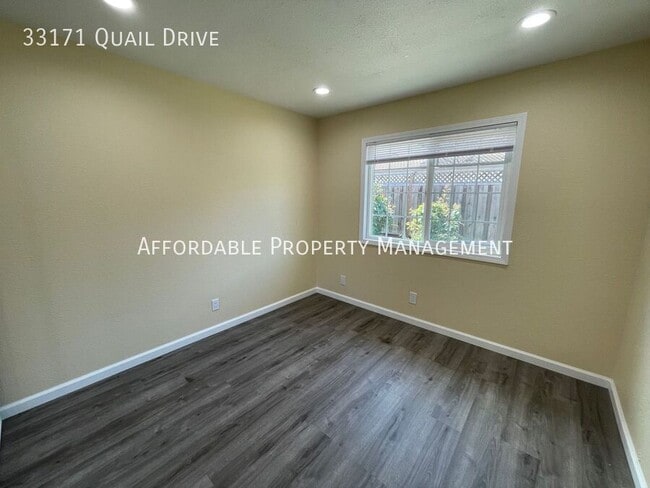 Building Photo - 33171 Quail Dr