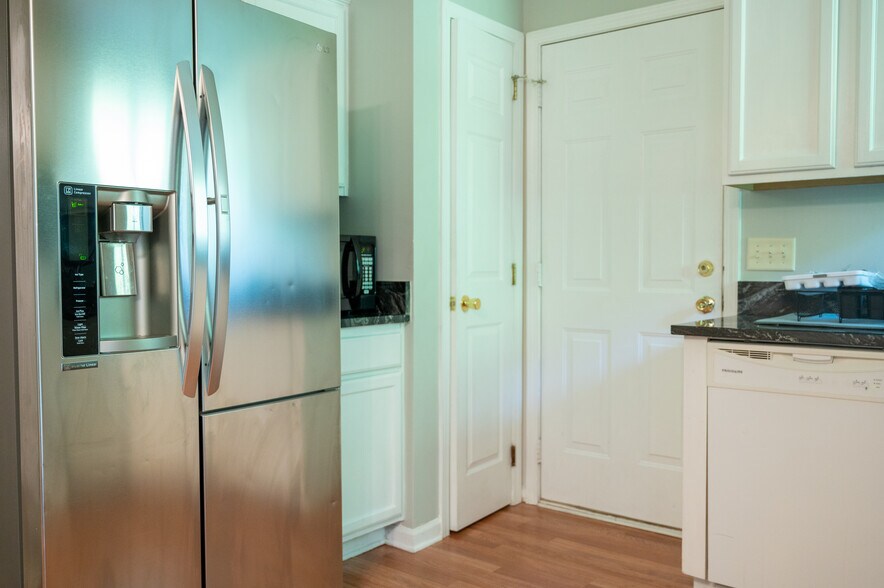 Building Photo - 5320 Starflower Dr