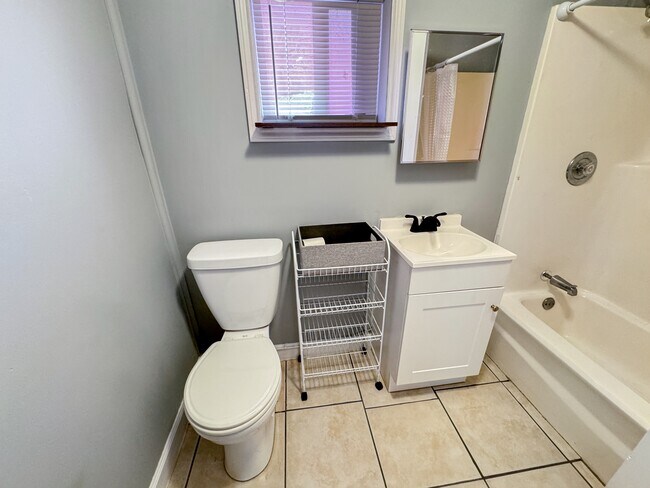 Building Photo - 2822 Elizabeth St