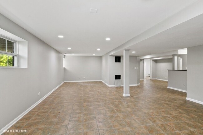 Building Photo - 1851 Olympic Dr