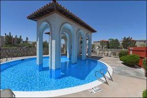 Building Photo - 6201 Escondido Dr