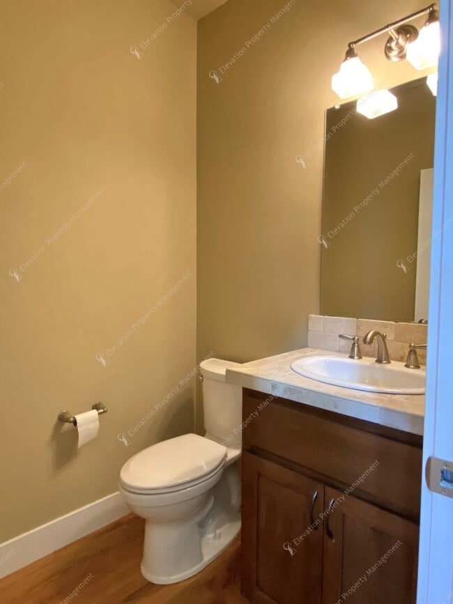 Building Photo - SW Bend Home Close to Old Mill & Deschutes River Trail
