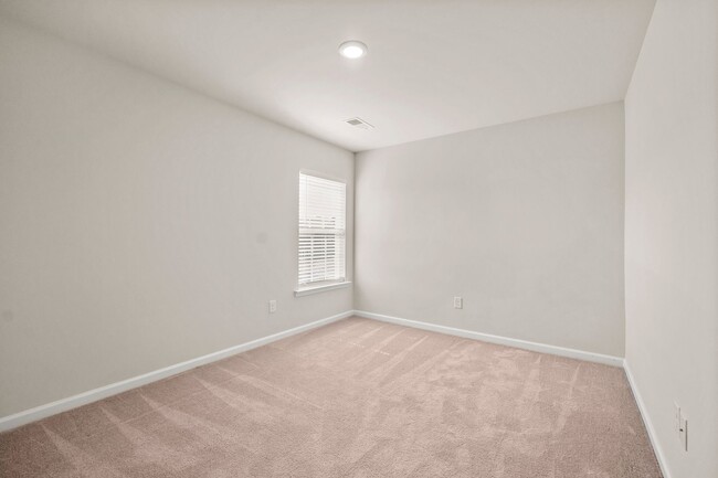 Building Photo - Stunning home in desirable Chateau community