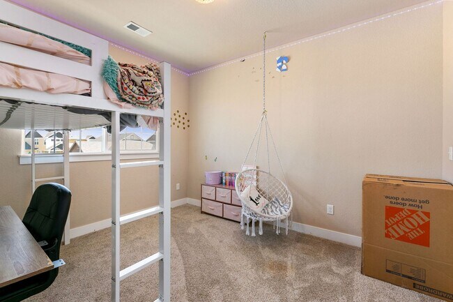 Building Photo - 4 Bedroom, 4 bathroom, Plus office and Loft!