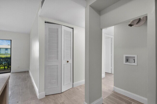 Building Photo - 1011 Green Pine Blvd