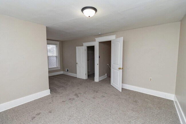 Building Photo - 1219 S Main St