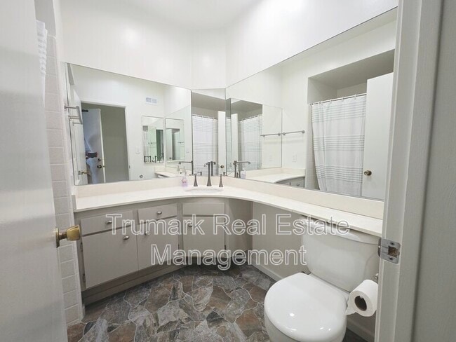 Building Photo - 3933 Karen Lynn Dr
