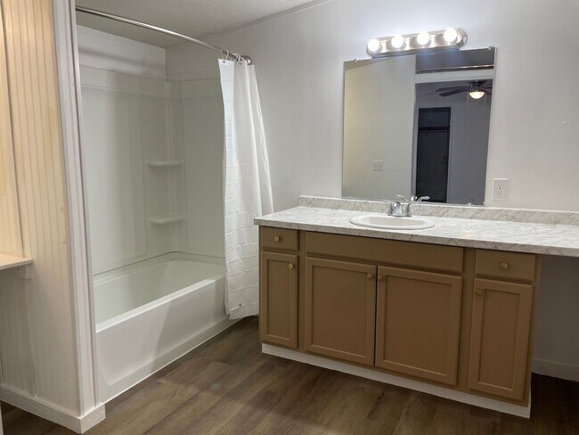 Building Photo - 3 BED, 2 BATH MOBILE HOME