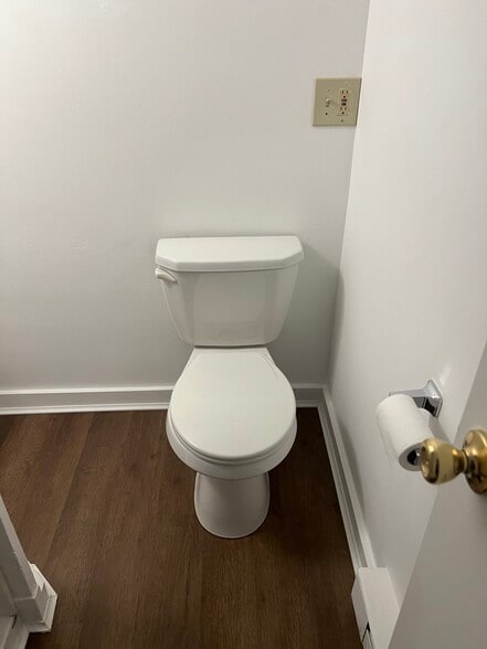 Bathroom - 18 First St