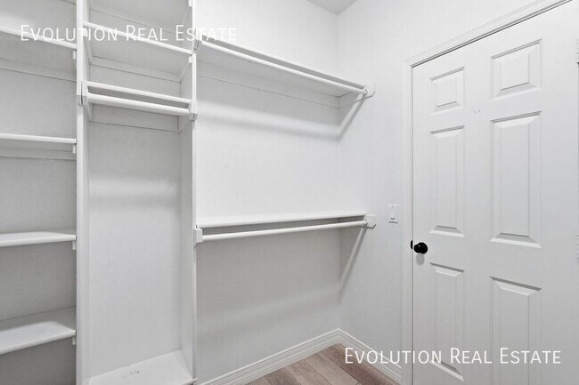 Building Photo - 3130 S 81st St