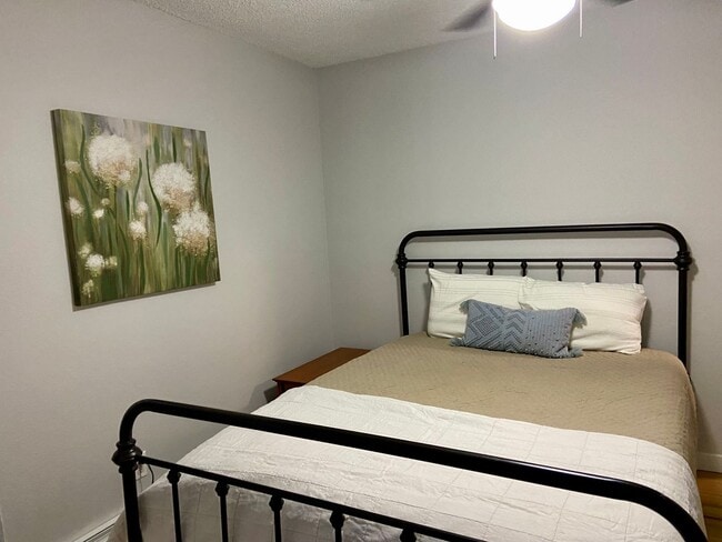 Building Photo - Furnished corporate rental
