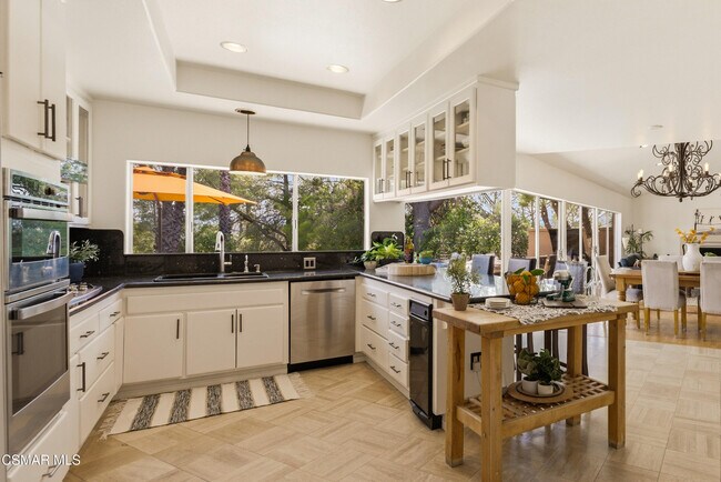 Building Photo - 6110 Colodny Dr