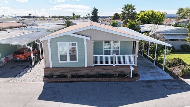 Building Photo - 44 Pine Via