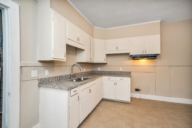 Building Photo - Spacious 2-Bedroom Duplex in Talladega – M...